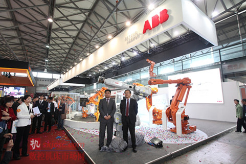 ABB、库卡等领衔青岛机床展“工业机器人高峰论坛会”